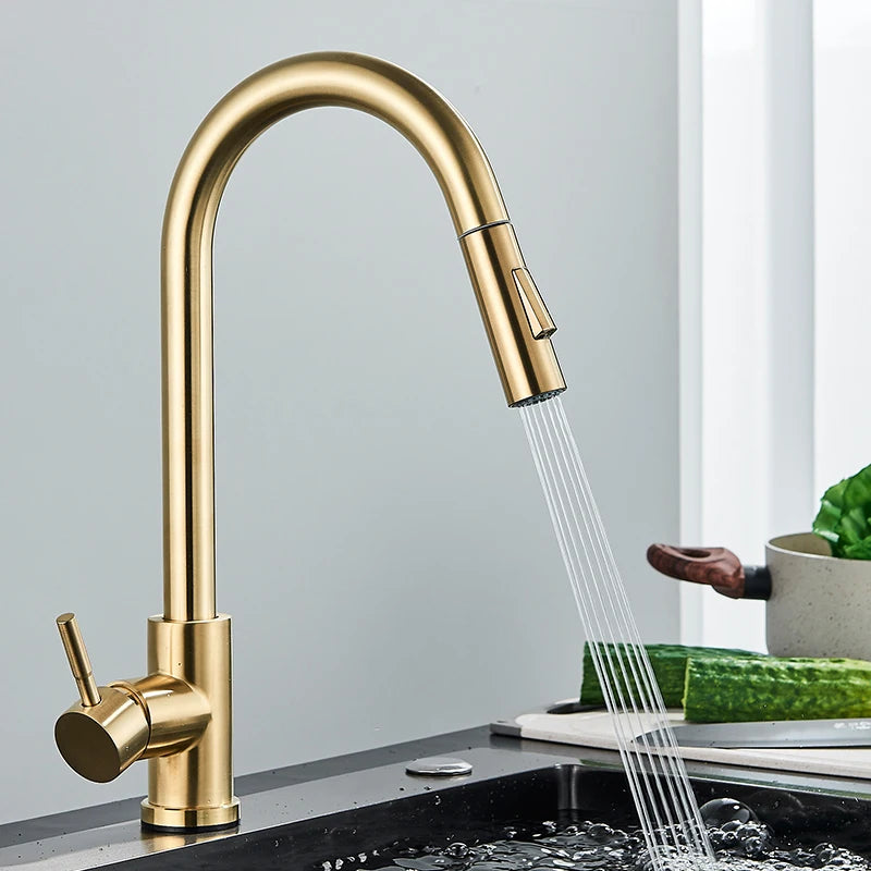 Mitigeur de cuisine couleur or design moderne